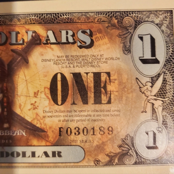 Disney's Pirates of the Caribbean Dollars Uncirculated A Set of 3 - Picture 4 of 7